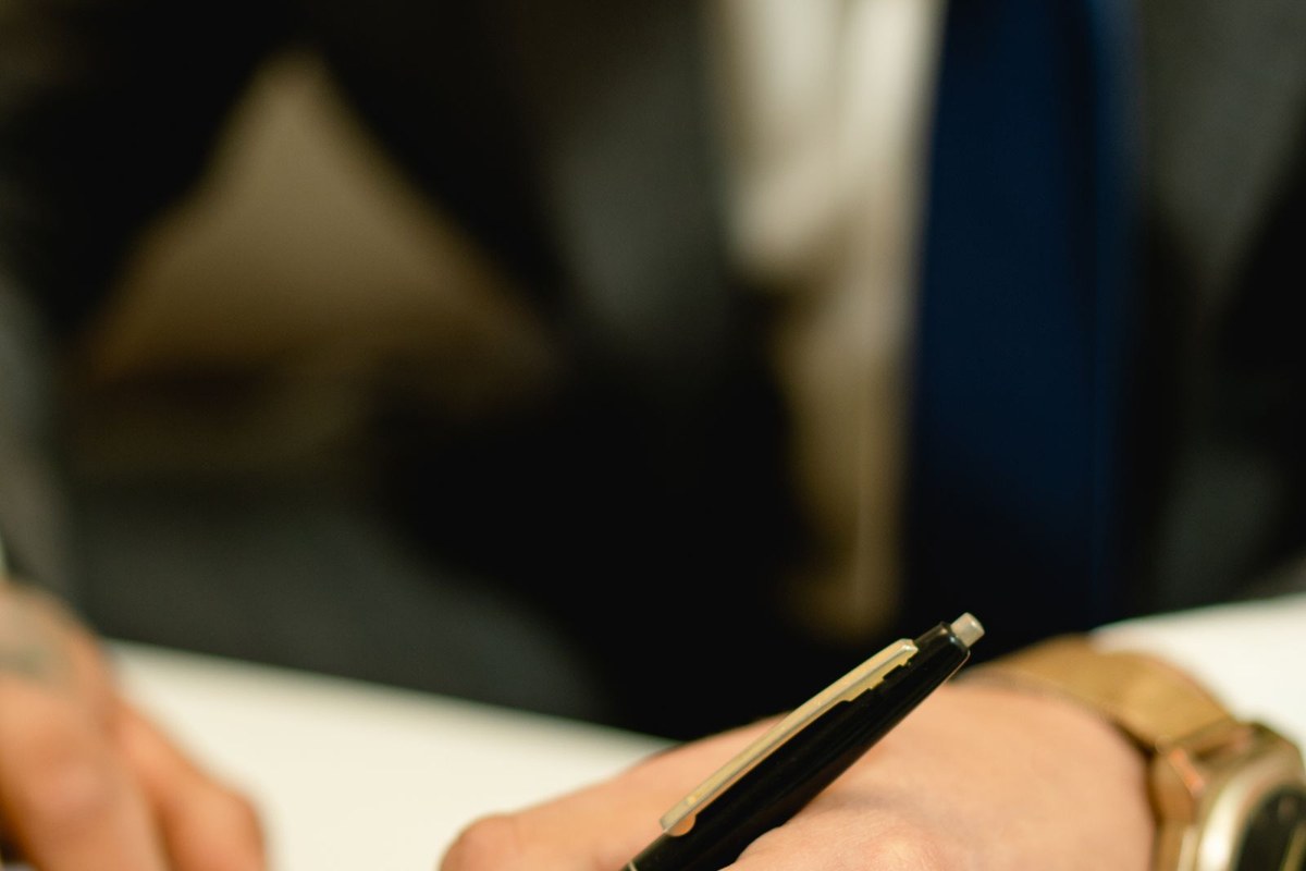 Convertible note issuance register for rolling note rounds
