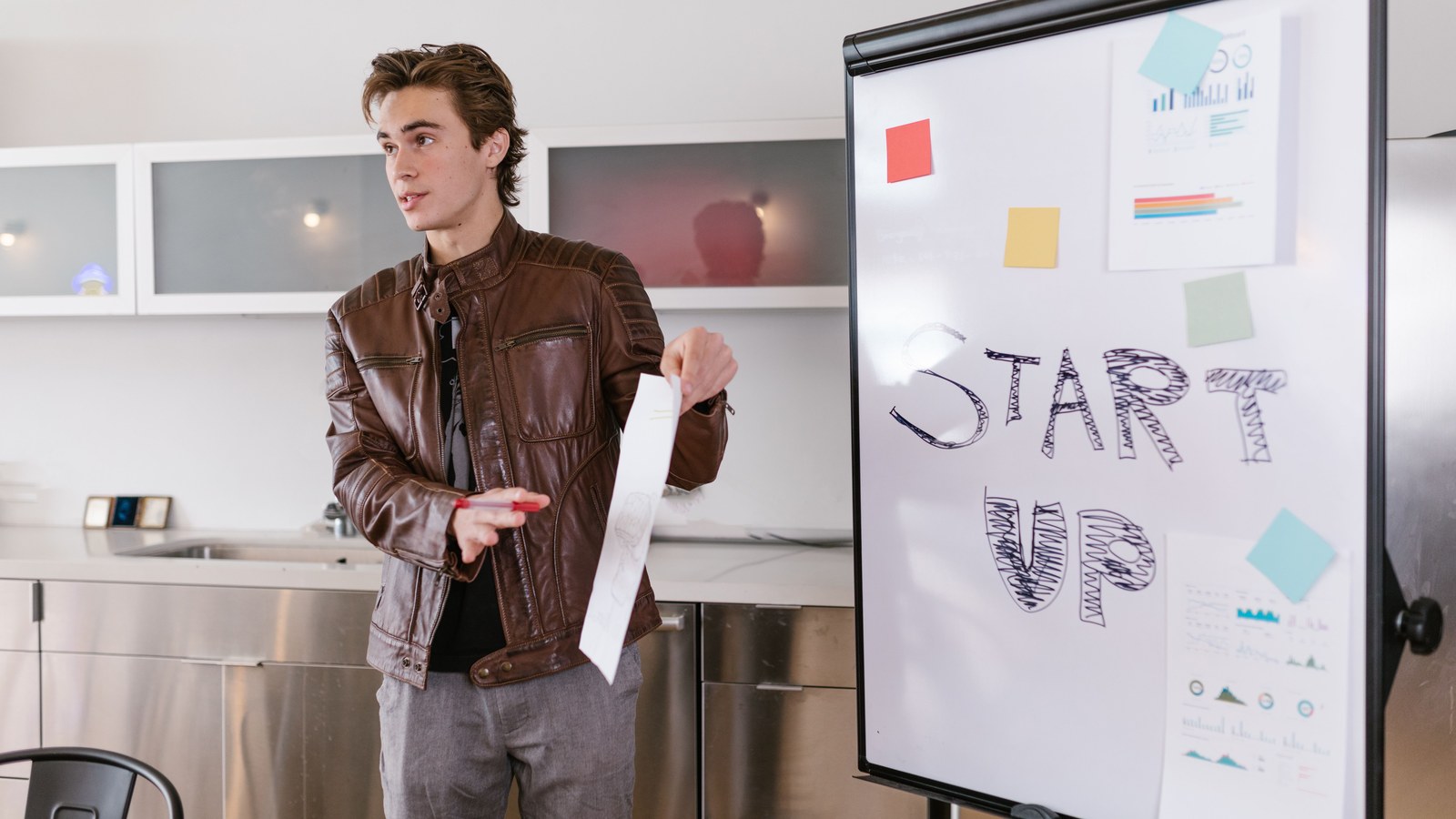 When Should a Startup Share Its Data Room With Investors?